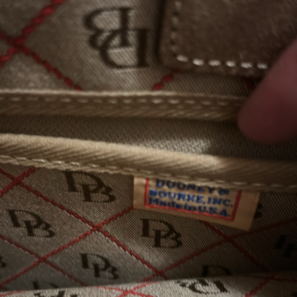 Authentic Dooney & Bourke Vintage Signature Tote Brown & Red Accents - Picture 12 of 15